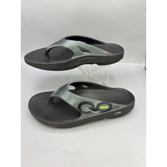 Oofos Mens Size 12 Black & Silver OOfoam Recovery Flip Flops Sandals Lightweight - Picture 2 of 9
